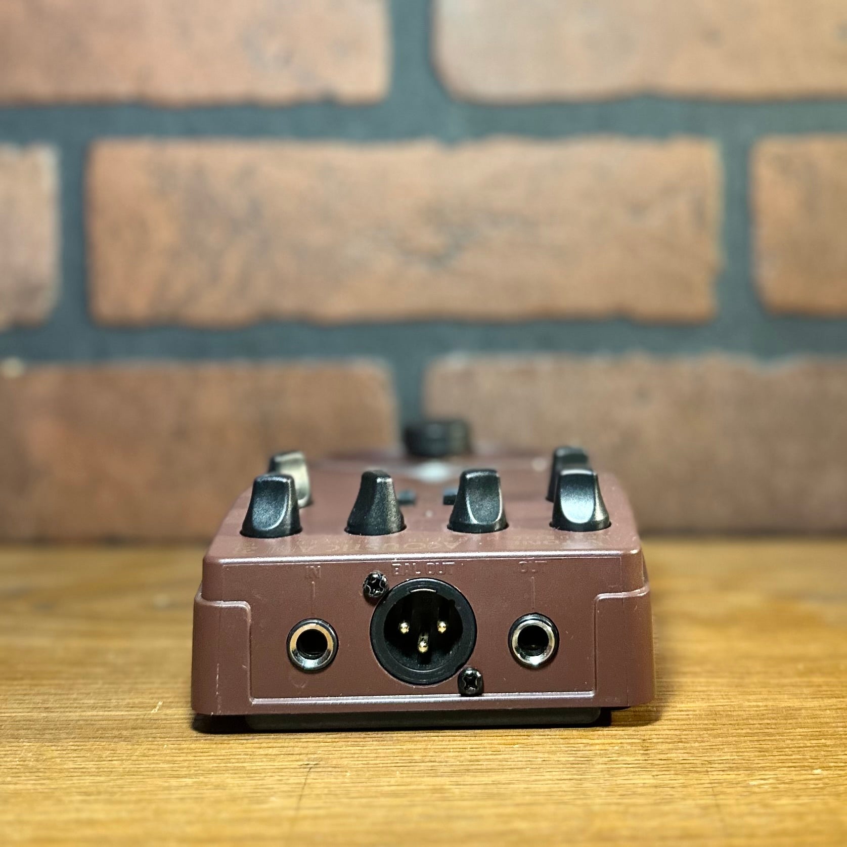 Behringer ADI 21 V-Tone Acoustic Driver